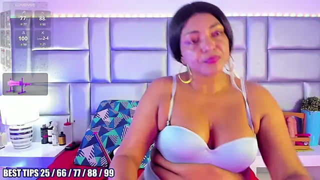 LovelyNickii online show from February 2026 01:41:02 PM