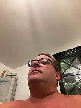 Snapshot of MountJohnXL chatting on June 2026 01:32:02 AM MountJohnXL online show from June 2026 01:32:02 AM