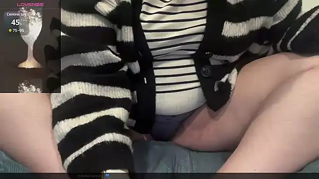 Snapshot of Teasingsarah chatting on November 2025 03:24:02 PM Teasingsarah online show from November 2025 03:24:02 PM