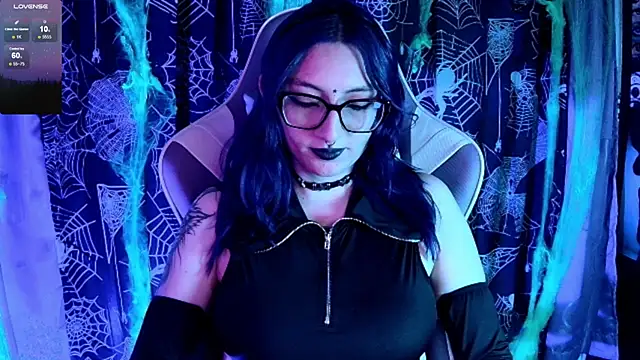 Kimlennox  online show from October 2025 01:47:02 PM