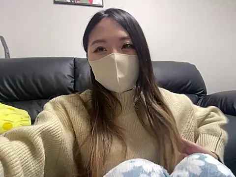 Snapshot of yazawa_oO chatting on February 2025 01:21:02 PM yazawa oO online show from February 2025 01:21:02 PM