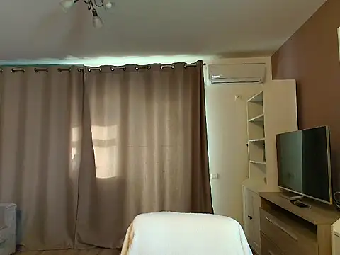 Snapshot of VixenVibesX chatting on January 2025 08:13:01 AM VixenVibesX online show from January 2025 08:13:01 AM