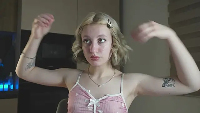 milasmiu online show from March 2025 05:02:02 PM