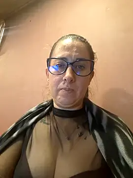 Snapshot of CHARLOTTE_1711 chatting on May 2026 04:19:01 AM CHARLOTTE 1711 online show from May 2026 04:19:01 AM