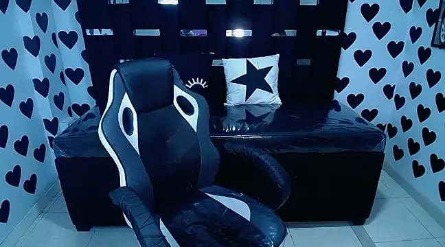 victoria ricci a online show from February 2025 04:33:01 PM