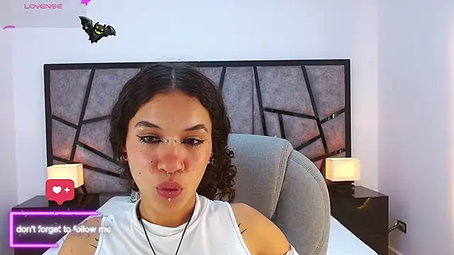 ilitzy cardona online show from November 2025 01:17:01 AM