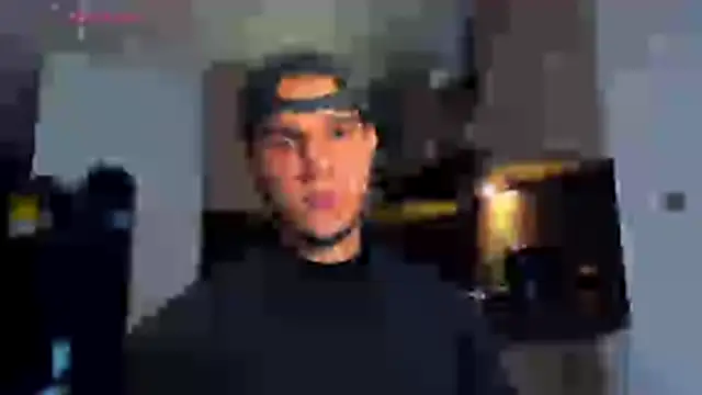 Snapshot of austinoficial chatting on April 2026 11:07:01 PM austinoficial online show from April 2026 11:07:01 PM