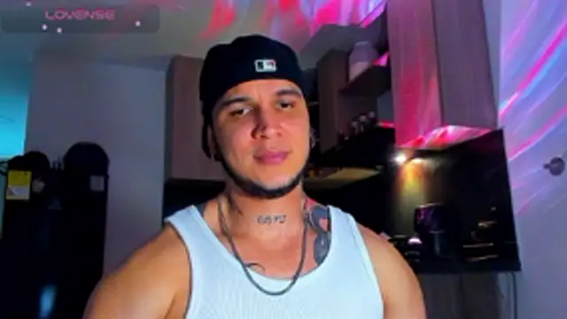 Snapshot of austinoficial chatting on April 2026 11:17:01 PM austinoficial online show from April 2026 11:17:01 PM