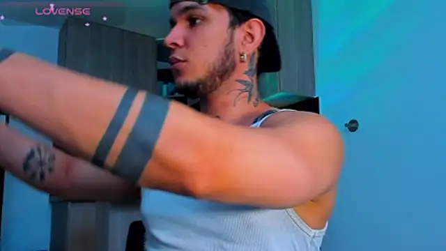 Snapshot of austinoficial chatting on April 2026 07:49:01 PM austinoficial online show from April 2026 07:49:01 PM