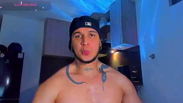 Snapshot of austinoficial chatting on May 2026 11:10:01 PM austinoficial online show from May 2026 11:10:01 PM