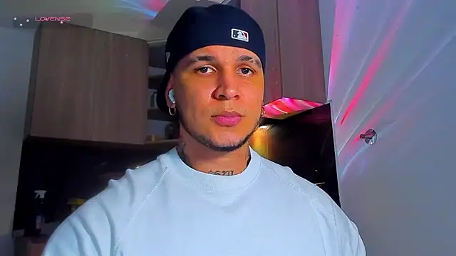 Snapshot of austinoficial chatting on May 2026 11:24:02 PM austinoficial online show from May 2026 11:24:02 PM