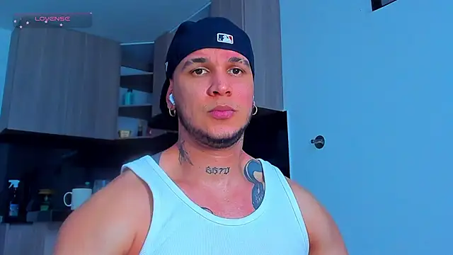 Snapshot of austinoficial chatting on May 2026 09:01:01 PM austinoficial online show from May 2026 09:01:01 PM