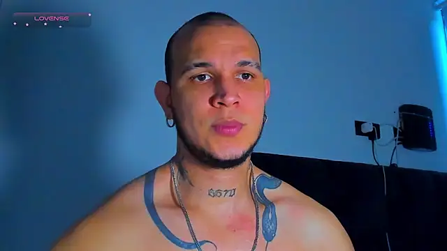 Snapshot of austinoficial chatting on May 2026 09:10:01 PM austinoficial online show from May 2026 09:10:01 PM