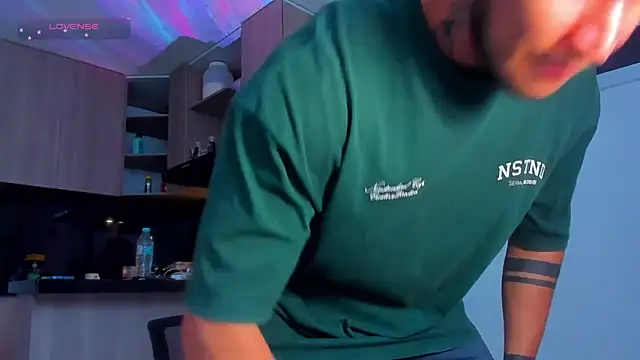 Snapshot of austinoficial chatting on May 2026 09:31:02 PM austinoficial online show from May 2026 09:31:02 PM