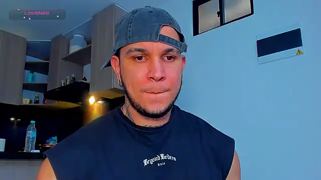 Snapshot of austinoficial chatting on May 2026 10:05:01 PM austinoficial online show from May 2026 10:05:01 PM