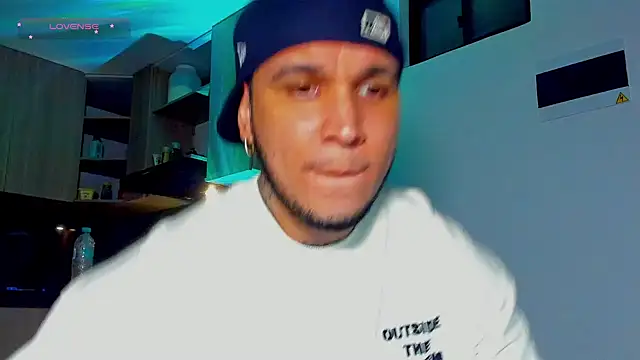 Snapshot of austinoficial chatting on May 2026 02:41:01 AM austinoficial online show from May 2026 02:41:01 AM
