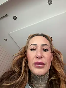 Snapshot of Black_sweet_Rose chatting on January 2026 02:19:01 PM Black sweet Rose online show from January 2026 02:19:01 PM