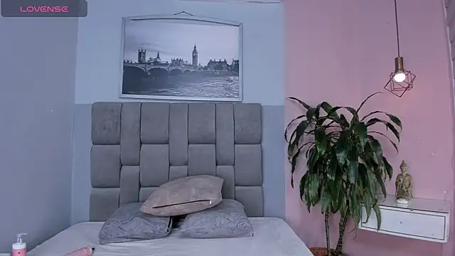 janna lopez  online show from October 2025 06:19:02 AM