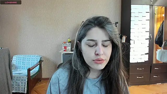 Snapshot of _Roselina_ chatting on May 2026 10:54:02 AM Roselina online show from May 2026 10:54:02 AM