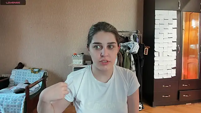 Snapshot of _Roselina_ chatting on May 2026 01:50:01 PM Roselina online show from May 2026 01:50:01 PM