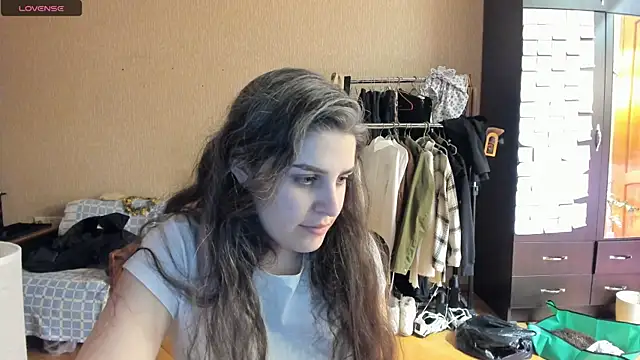 Snapshot of _Roselina_ chatting on May 2026 06:24:01 PM Roselina online show from May 2026 06:24:01 PM