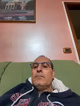 Snapshot of sempreilmio2 chatting on January 2025 06:04:01 PM sempreilmio2 online show from January 2025 06:04:01 PM