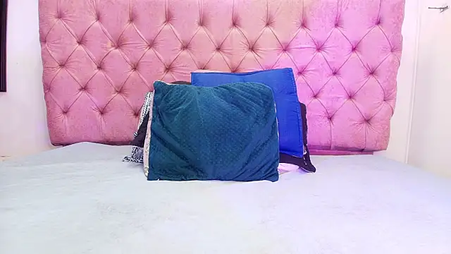 Auroraa miller online show from September 2025 11:59:01 AM