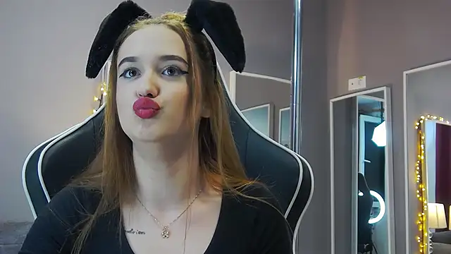 Snapshot of Eva_Lovvia_ chatting on January 2025 09:18:02 PM Eva Lovvia  online show from January 2025 09:18:02 PM