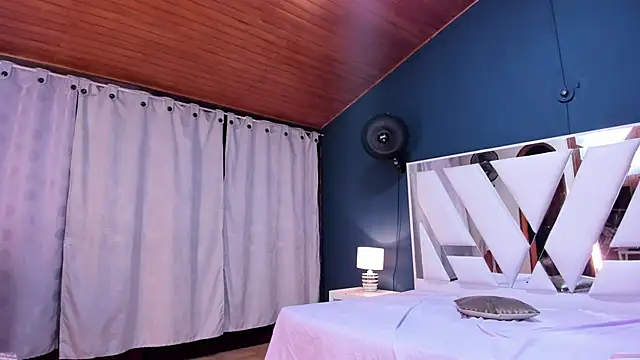 Snapshot of Alondra_Cutie chatting on January 2025 12:25:02 AM Alondra Cutie online show from January 2025 12:25:02 AM