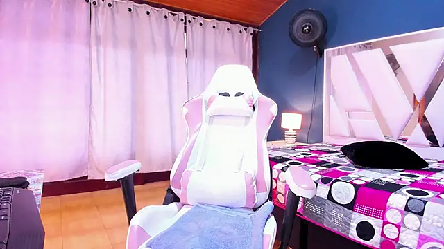 Snapshot of Alondra_Cutie chatting on February 2025 09:54:01 PM Alondra Cutie online show from February 2025 09:54:01 PM