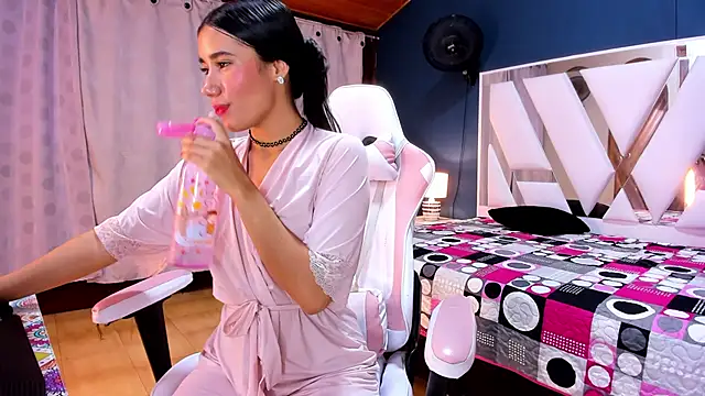 Snapshot of Alondra_Cutie chatting on February 2025 12:27:02 AM Alondra Cutie online show from February 2025 12:27:02 AM