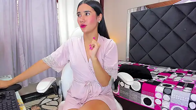 Snapshot of Alondra_Cutie chatting on February 2025 05:18:02 PM Alondra Cutie online show from February 2025 05:18:02 PM