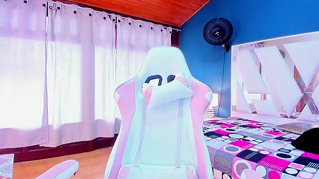 Snapshot of Alondra_Cutie chatting on March 2025 06:30:01 PM Alondra Cutie online show from March 2025 06:30:01 PM