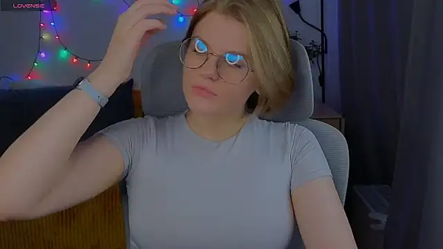  JessieVibes online show from November 2025 01:00:02 PM