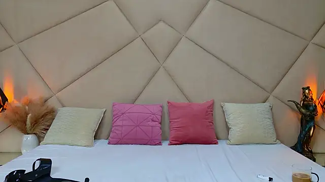 ChloeFrost online show from October 2025 05:19:01 AM