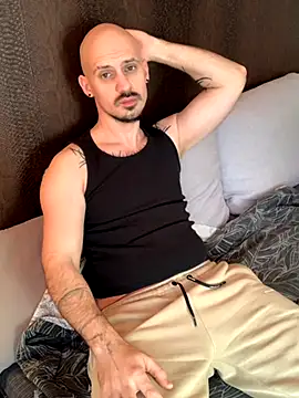 AssHunter4k online show from November 2025 08:20:01 AM