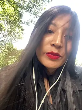 hannah howeell   online show from February 2025 05:17:02 PM