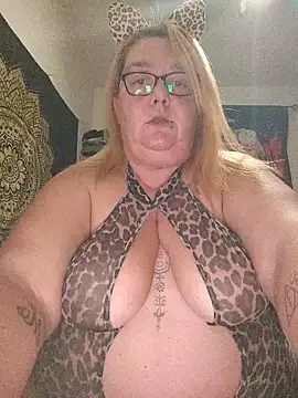 diosacurvy1984 online show from November 2025 04:49:01 PM