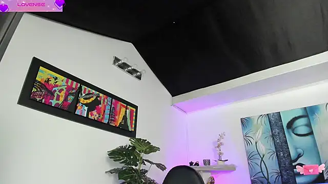 Snapshot of VioletParkker chatting on February 2025 12:45:02 PM VioletParkker online show from February 2025 12:45:02 PM