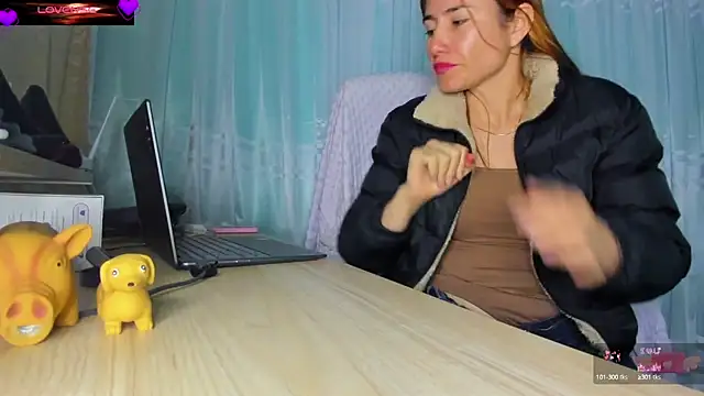 Snapshot of VioletParkker chatting on October 2025 12:01:02 AM VioletParkker online show from October 2025 12:01:02 AM