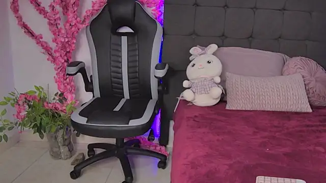 Snapshot of AmandaBrooks_18 chatting on November 2025 02:00:02 AM AmandaBrooks 18 online show from November 2025 02:00:02 AM