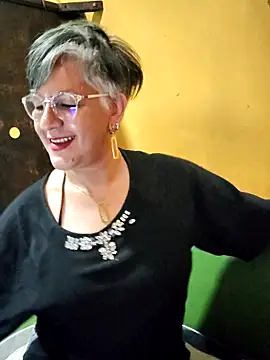 ilonna2025 online show from April 2026 10:57:02 PM