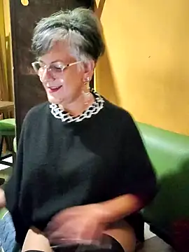 ilonna2025 online show from April 2026 09:49:02 PM