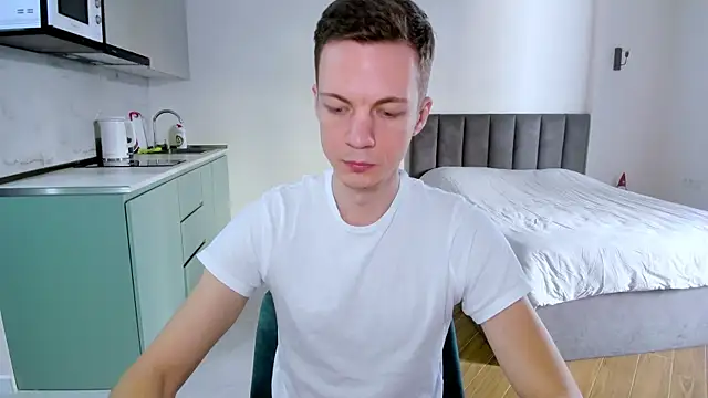 max shy online show from January 2025 12:00:01 PM