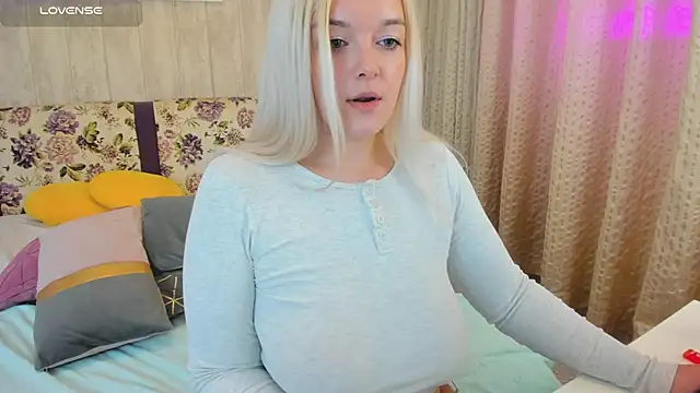 Snapshot of Misty__Fox chatting on January 2025 03:26:01 AM Misty Fox online show from January 2025 03:26:01 AM