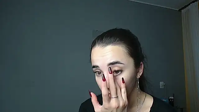 Eva Gloryy online show from November 2025 02:16:01 PM