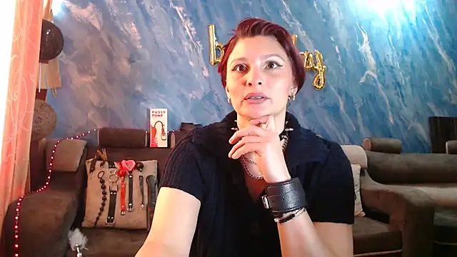 sachaclinford online show from November 2025 05:59:01 PM