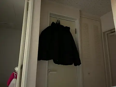 Snapshot of riri_riri_jp chatting on February 2026 01:06:02 PM riri riri jp online show from February 2026 01:06:02 PM