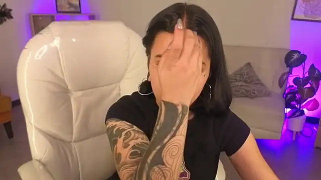 Nicole Foxx  online show from November 2025 03:27:02 PM