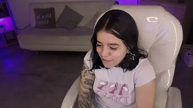 Nicole Foxx  online show from January 2026 07:04:02 PM